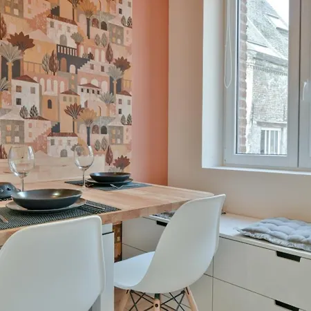 Apartment Jean Hardy - Hyper Centre, Parking Gratuit, Wifi, Clim, Gare Valenciennes